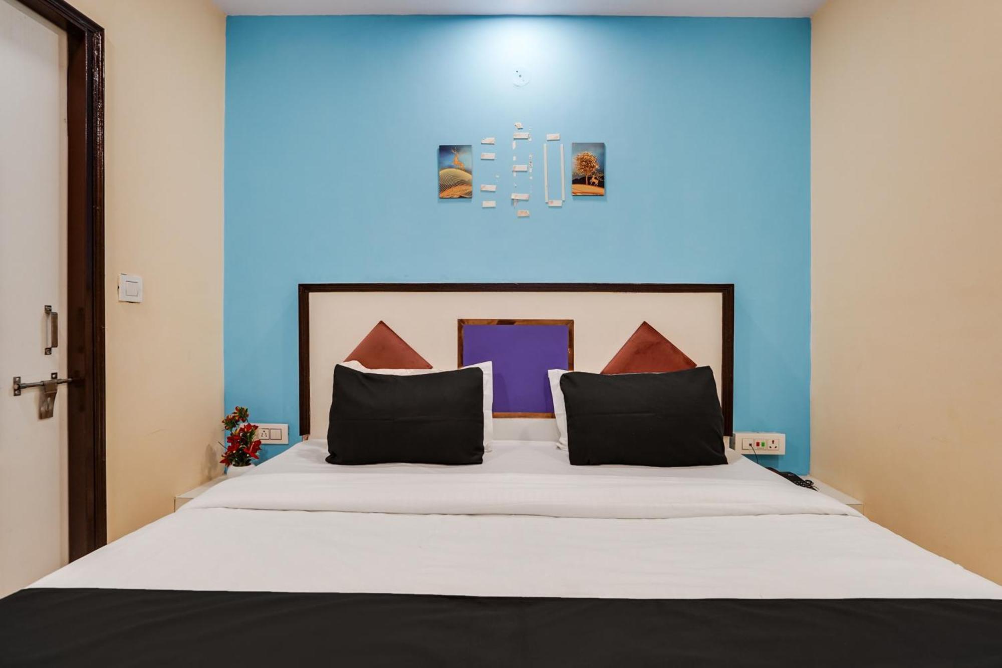 Super Hotel O Hotel Gold Star ニューデリー エクステリア 写真