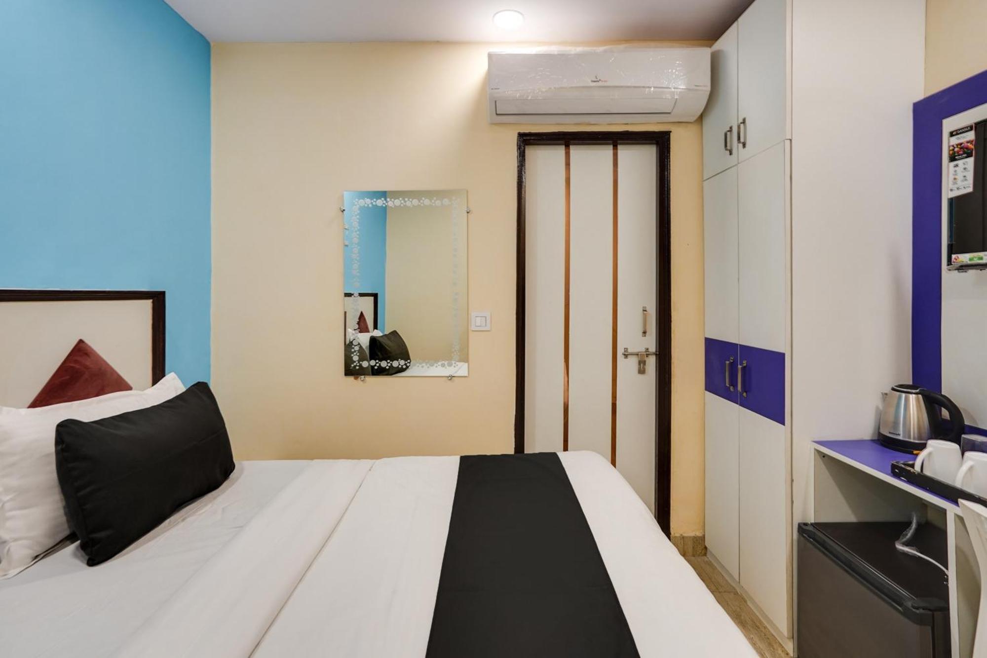 Super Hotel O Hotel Gold Star ニューデリー エクステリア 写真